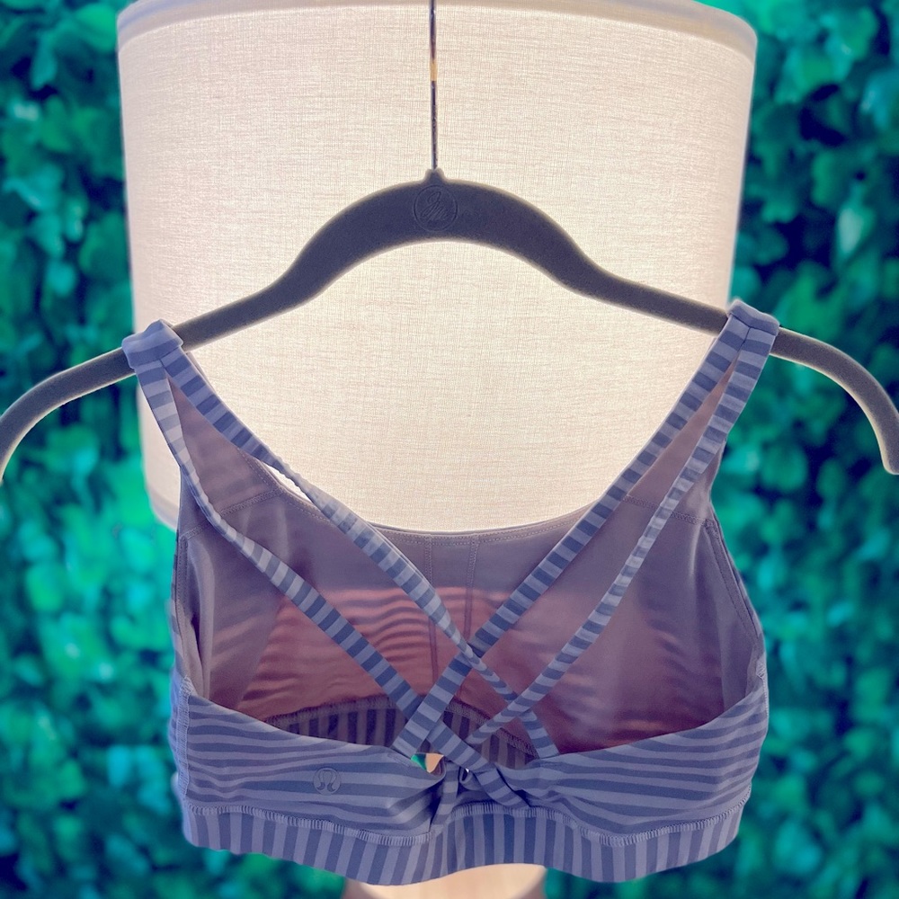 Lululemon sports bra